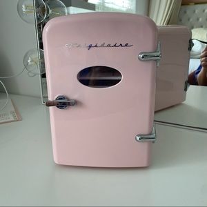 Frigidaire Retro 6-can Mini Cooler